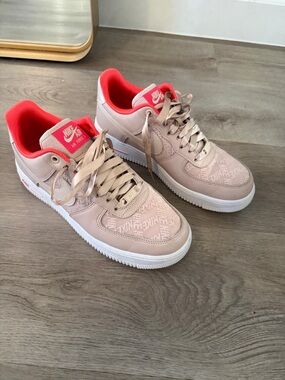 Nike Women's Low-Top Sneakers in Blush with Coral Accents